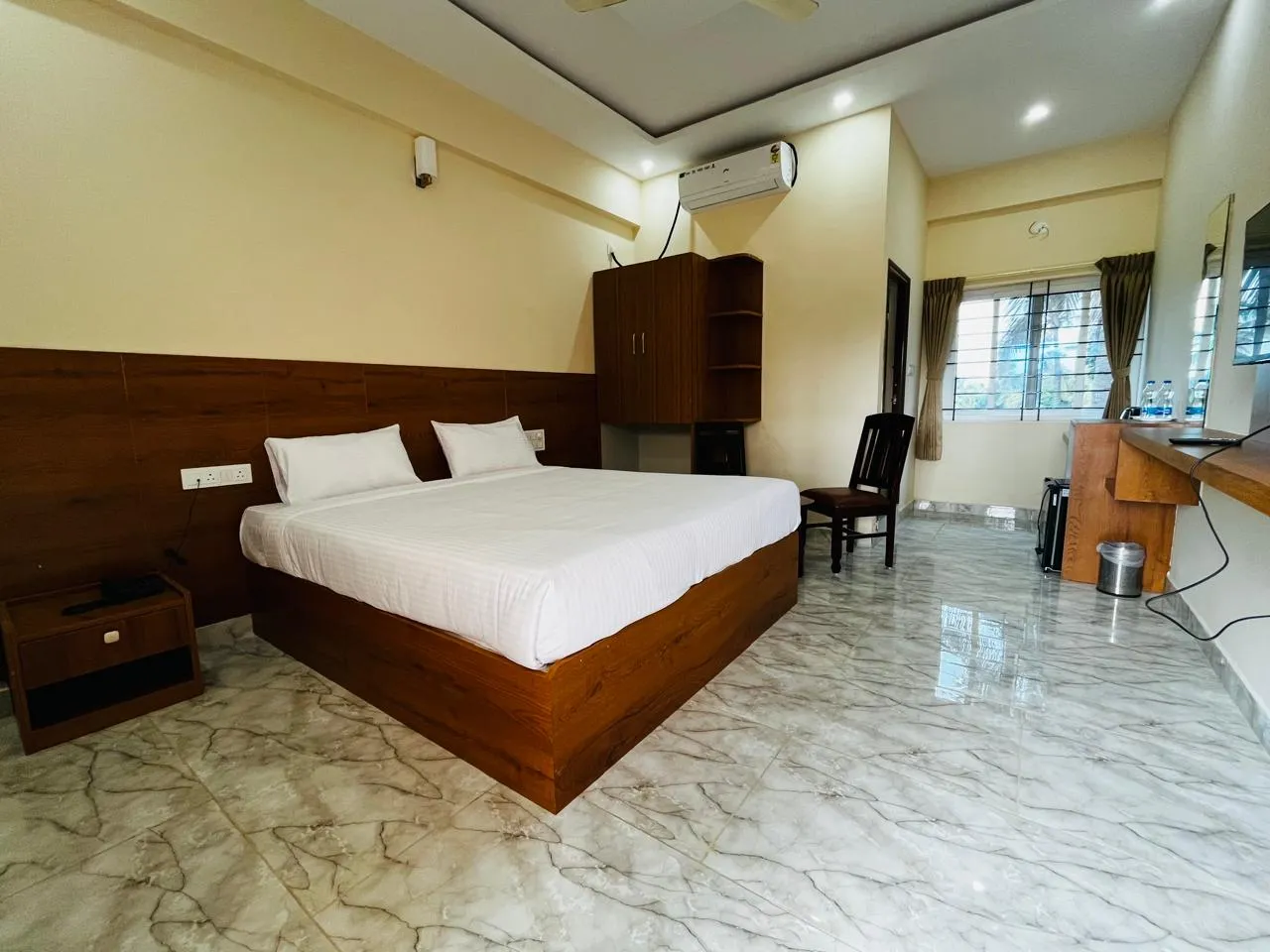 Executive Room - Emporia Comforts